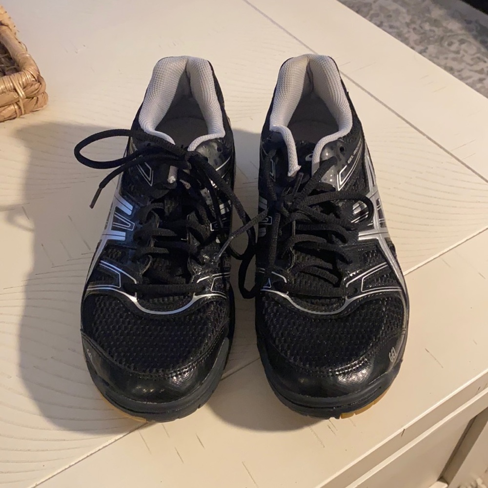 Like-new ASICS Gel Rocket 7 Volleyball Shoes
